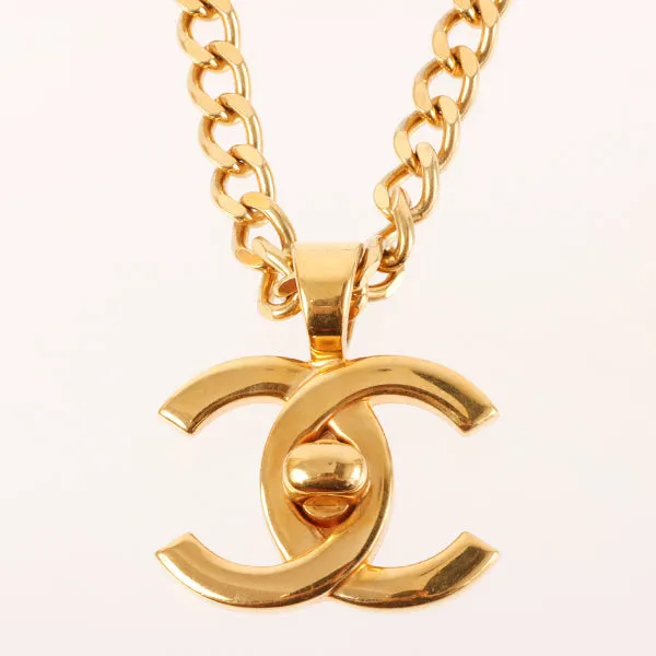 CHANEL 1996 Made Turn-Lock Plate Long Chain Necklace