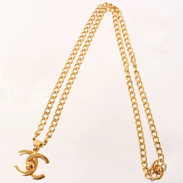 CHANEL 1996 Made Turn-Lock Plate Long Chain Necklace