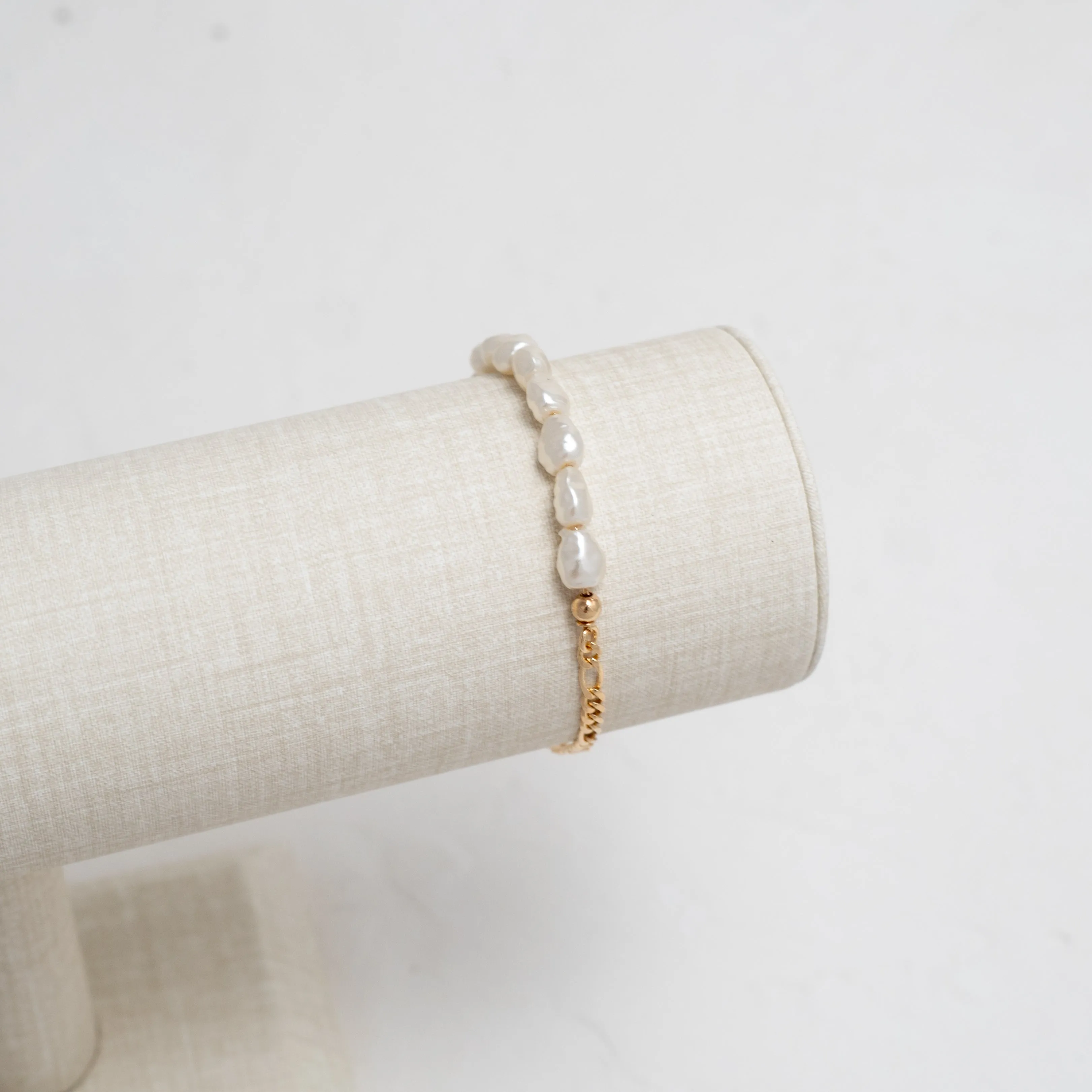 Pearl and Figaro Chain Bracelet